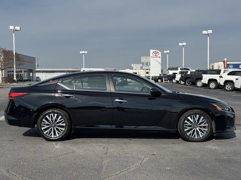 Used 2024 Nissan Altima 2.5 SV image 7