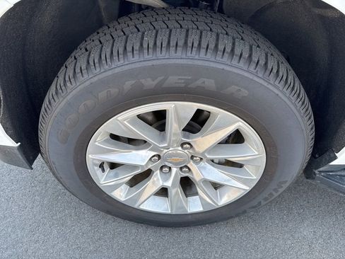 Used 2024 Chevrolet Tahoe Premier AWD/4WD image 13
