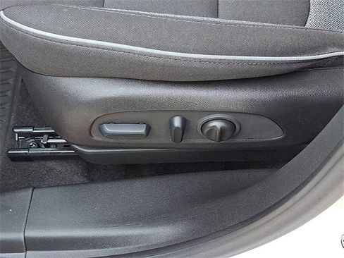 Used 2023 Chevrolet TrailBlazer LT image 21