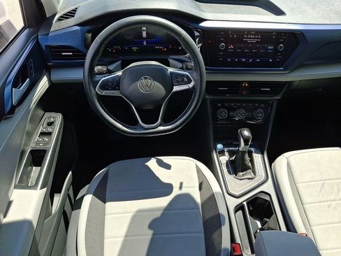 Used 2024 Volkswagen Taos SE FWD image 11