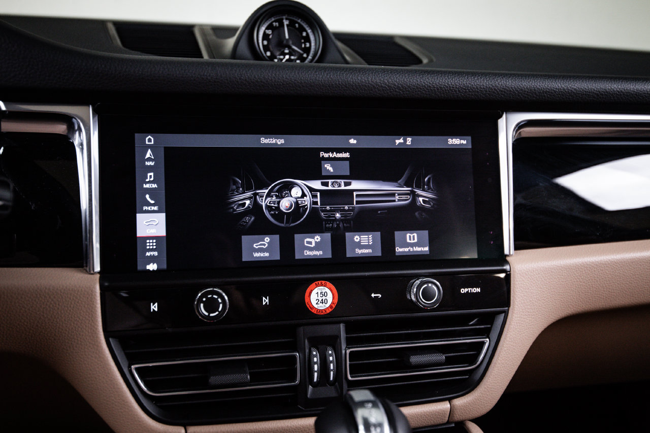 Certified 2026 Porsche Macan AWD/4WD image 18