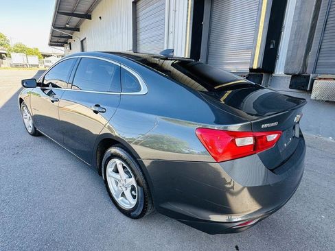 Used 2018 Chevrolet Malibu LS FWD image 3
