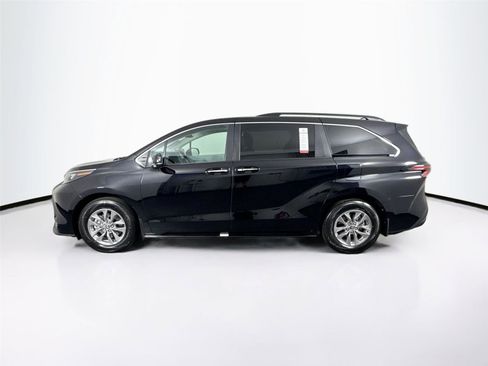 Certified 2026 Toyota Sienna XLE image 29