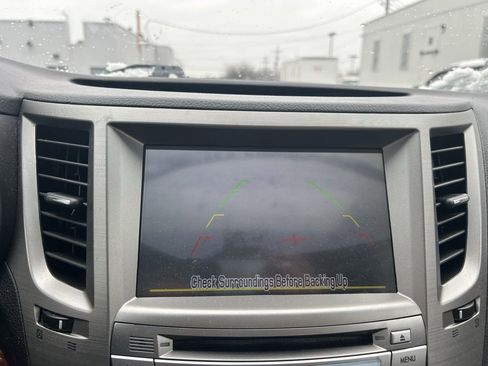 Used 2011 Subaru Outback 2.5i Limited image 21