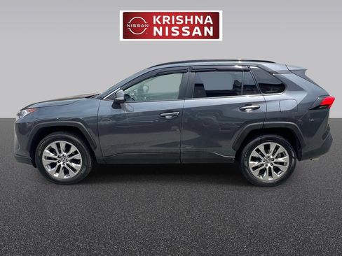 Used 2020 Toyota RAV4 XLE Premium FWD image 7