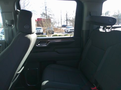 Used 2024 Chevrolet Silverado 2500 LT w/ Convenience Package image 29