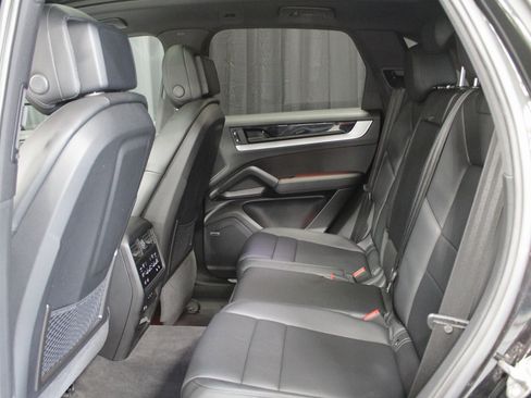 Certified 2025 Porsche Cayenne image 22