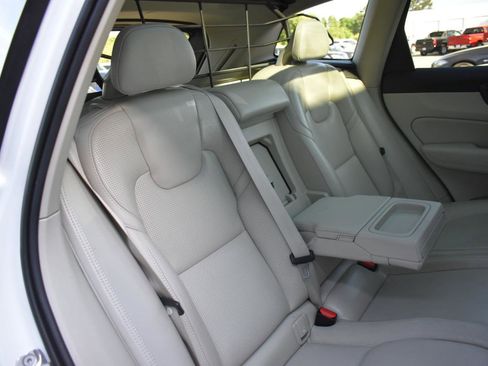 Used 2019 Volvo XC60 T8 Inscription w/ Advanced Package image 28