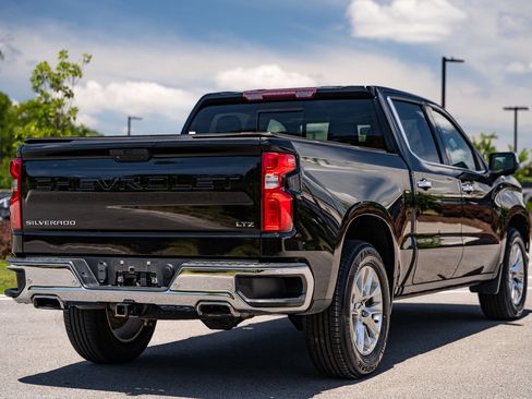 Used 2021 Chevrolet Silverado 1500 LTZ AWD/4WD image 7