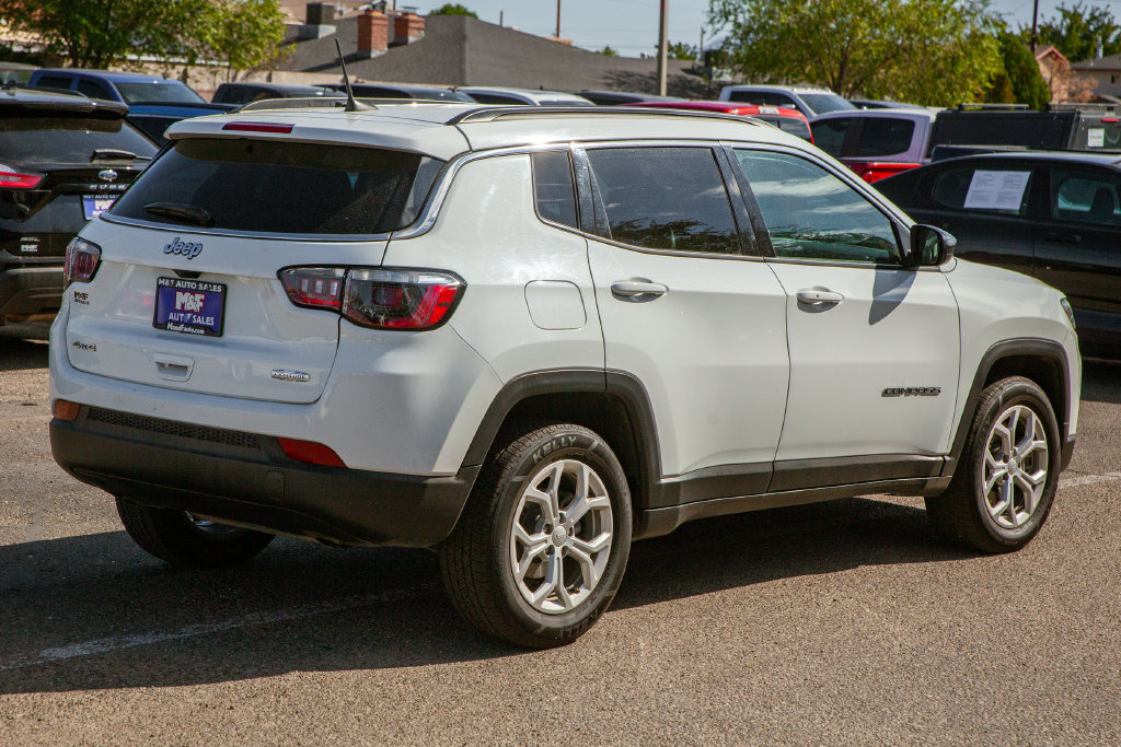 Used 2024 Jeep Compass Latitude AWD/4WD image 5