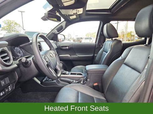 Used 2020 Toyota Tacoma TRD Sport w/ TRD Premium Sport Package AWD/4WD image 24