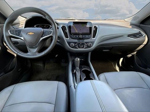 Used 2018 Chevrolet Malibu LT w/ Leather Package image 9