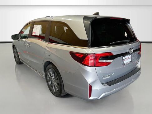 Used 2025 Honda Odyssey Touring image 5