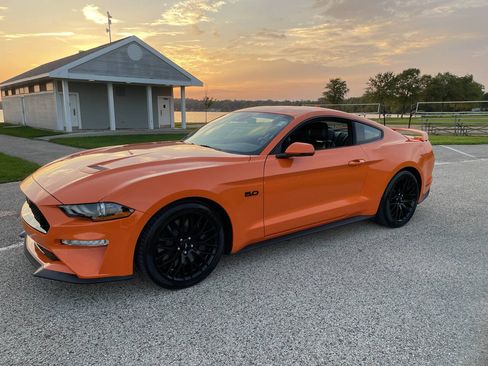 Used 2021 Ford Mustang GT Premium w/ GT Performance Package RWD image 9