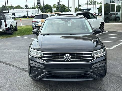 Used 2023 Volkswagen Tiguan SE w/ Panoramic Sunroof Package AWD/4WD image 5