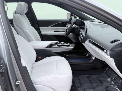 Used 2024 Cadillac Lyriq Luxury image 44