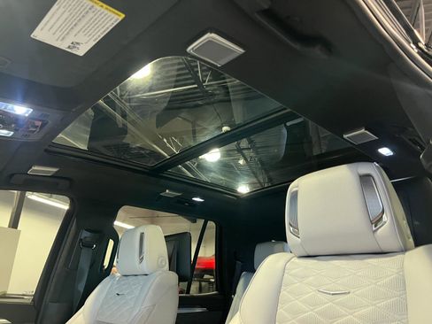 Used 2026 Cadillac Escalade V w/ LPO, ONYX Package image 26