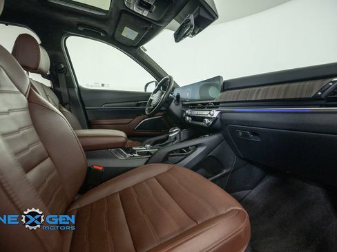 Used 2024 Kia Telluride SX Prestige w/ Towing Package AWD/4WD image 42