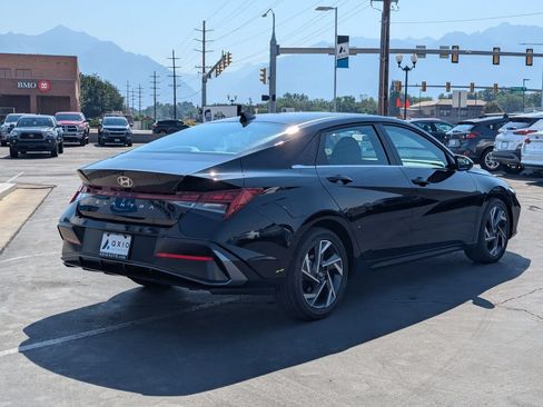 Used 2025 Hyundai Elantra SEL FWD image 4