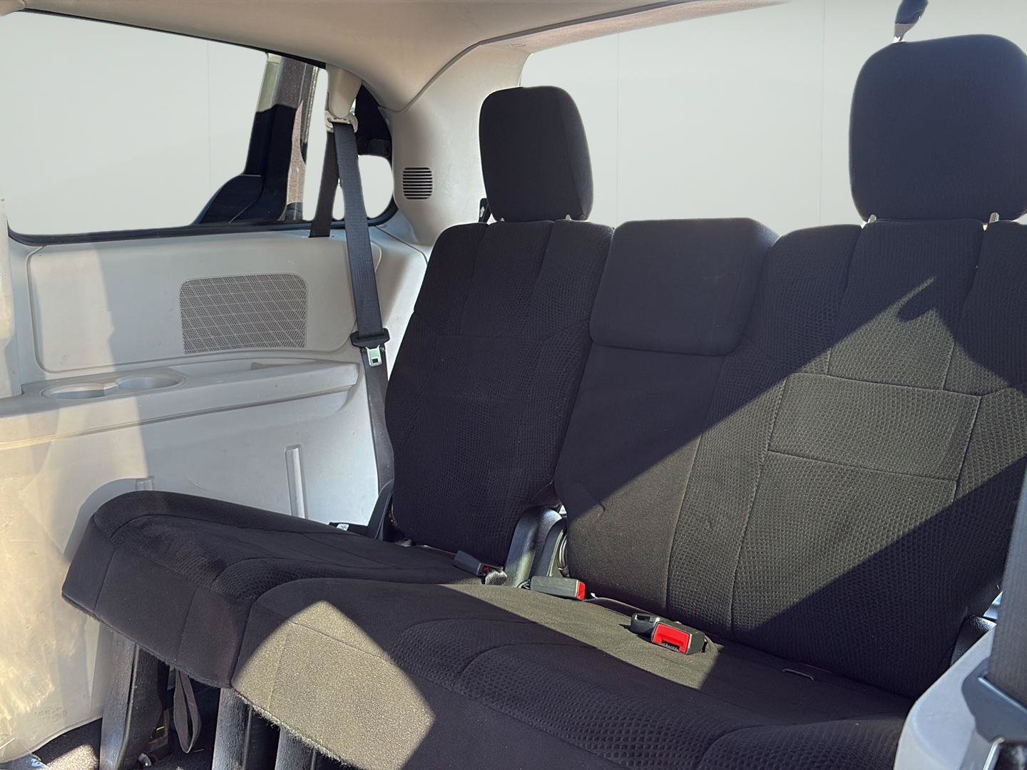 Used 2013 Chrysler Town & Country Touring FWD image 18