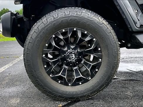 Used 2020 Jeep Wrangler Unlimited Sahara AWD/4WD image 34