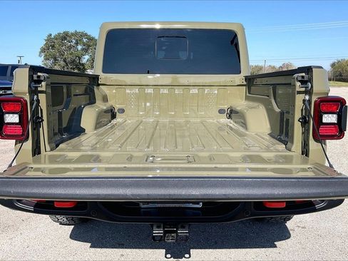 Used 2025 Jeep Gladiator Mojave image 37