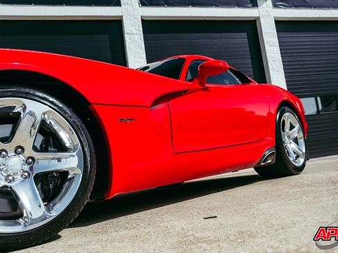 Used 2014 SRT Viper SRT-10 w/ Grand Touring Package RWD image 31