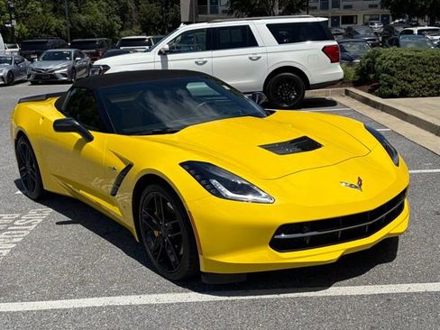 Used 2017 Chevrolet Corvette Stingray Convertible RWD image 2