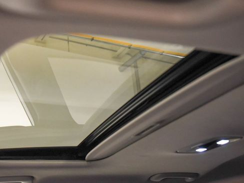 Used 2022 Kia Seltos SX w/ Sunroof Package image 27