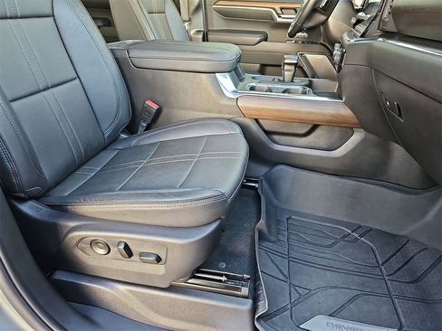 Used 2024 Chevrolet Silverado 1500 High Country w/ Technology Package image 13