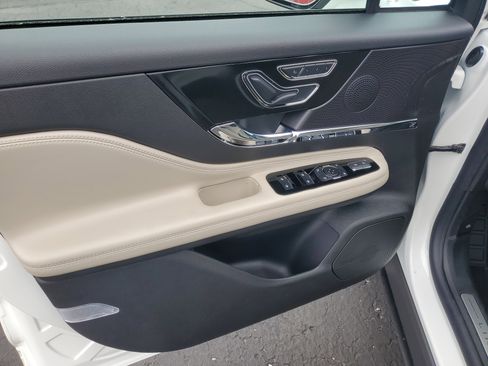 New 2026 Lincoln Corsair Premiere image 8