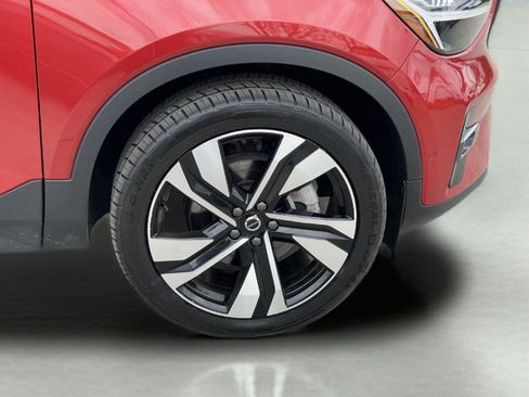 Used 2024 Volvo XC40 B5 Plus AWD/4WD image 33
