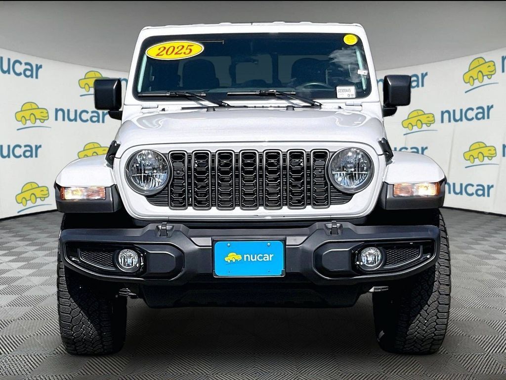 Used 2025 Jeep Gladiator Sport AWD/4WD image 2
