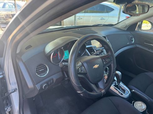 Used 2015 Chevrolet Cruze LT w/ Technology Package image 11