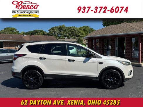Used 2017 Ford Escape SE w/ Equipment Group 201A FWD image 3