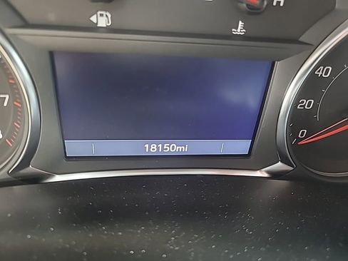 Used 2025 Chevrolet Blazer LT FWD image 2