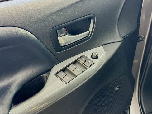 Used 2020 Toyota Sienna SE w/ SE Preferred Package FWD image 14