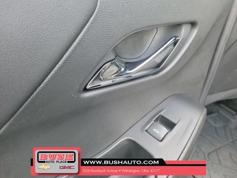 Used 2023 Chevrolet Traverse LT FWD image 16