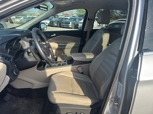 Used 2017 Ford Escape Titanium image 9