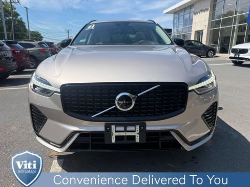Used 2024 Volvo XC60 B5 Plus w/ Climate Package AWD/4WD image 3