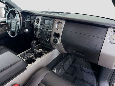 Used 2017 Ford Expedition XLT w/ Equipment Group 201A AWD/4WD image 16