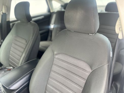 Used 2019 Ford Fusion SE FWD image 15