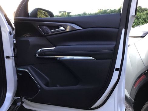 Used 2025 Chevrolet Traverse High Country w/ LPO, Floor Liner Package FWD image 9