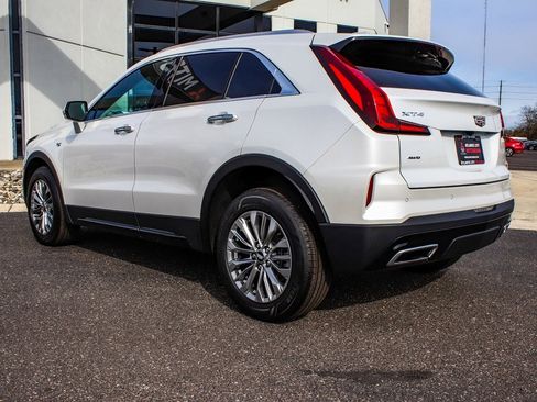 Used 2024 Cadillac XT4 Premium Luxury image 4