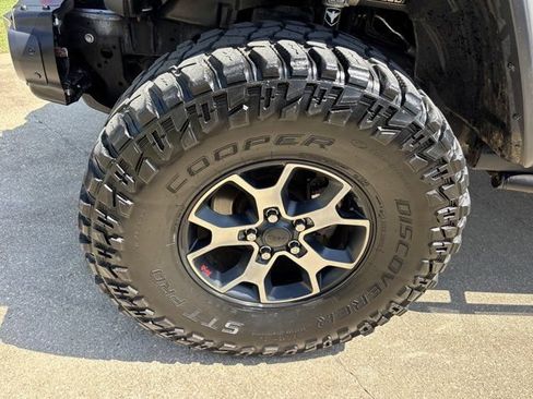 Used 2018 Jeep Wrangler Unlimited Rubicon w/ Dual Top Group AWD/4WD image 14