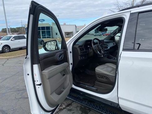 Used 2023 Chevrolet Suburban Z71 AWD/4WD image 10