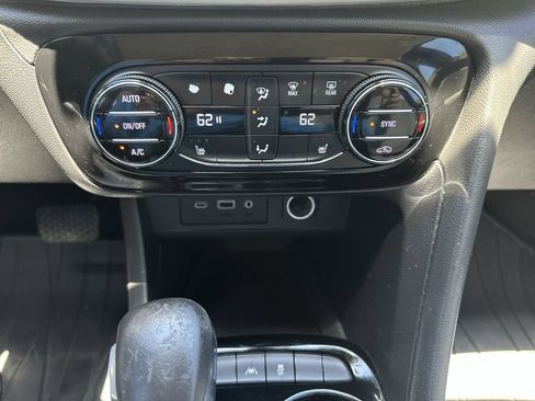 Used 2021 Buick Encore GX Essence FWD image 35