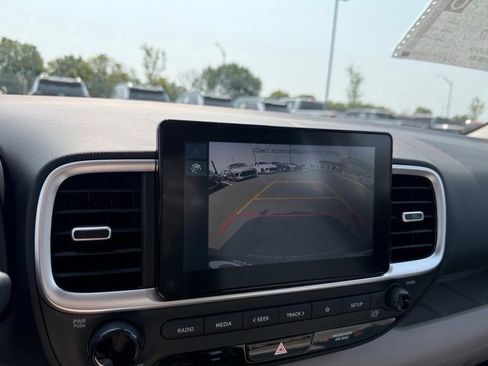 Certified 2025 Hyundai Venue SEL FWD image 17