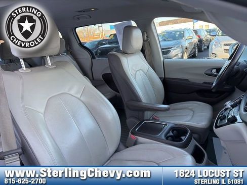 Used 2019 Chrysler Pacifica Touring-L Plus w/ Advanced Safetytec Group image 11