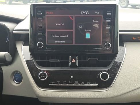 Used 2021 Toyota Corolla LE image 24